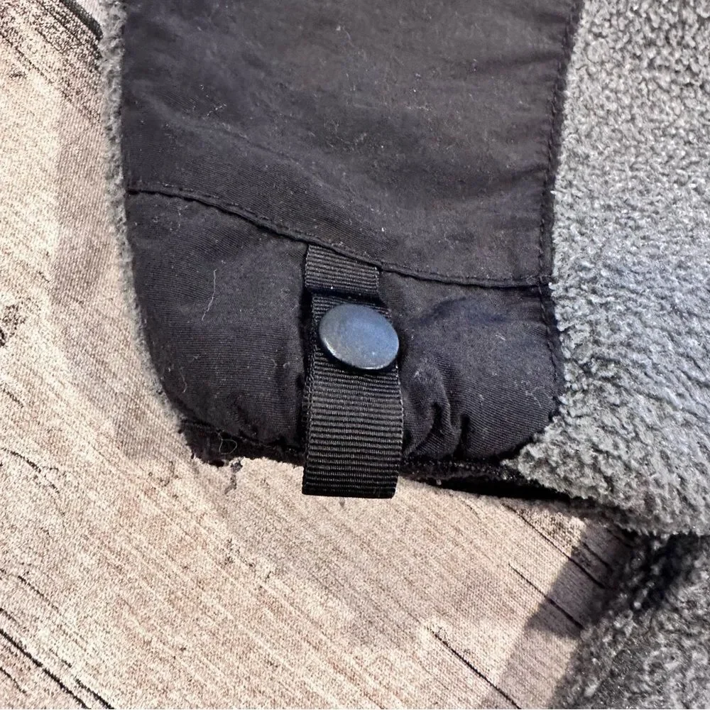 North Face Kids’ Fleece Jacket in Grey & Black Unisex Size Medium